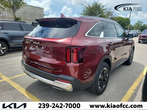 Certified 2025 Kia Sorento S FWD image 11