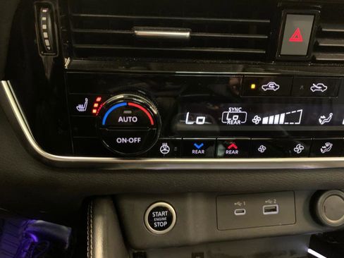 Used 2021 Nissan Rogue Platinum image 32