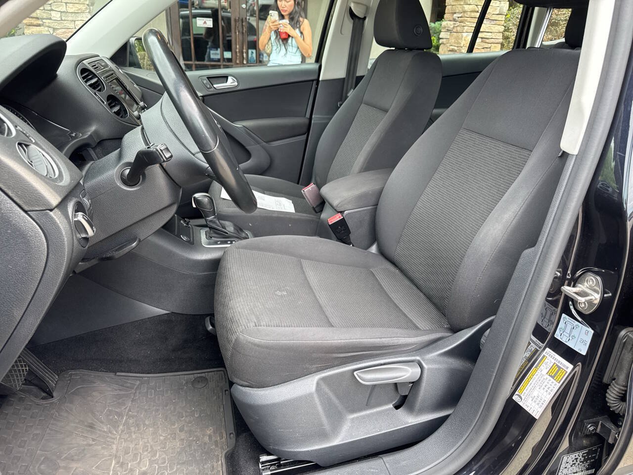 Used 2017 Volkswagen Tiguan S FWD image 10