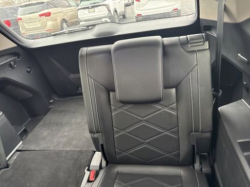 Used 2025 Volkswagen Atlas SE image 5