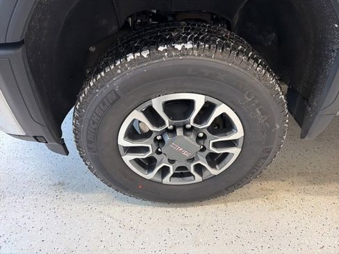 Used 2024 GMC Sierra 2500 SLT image 12