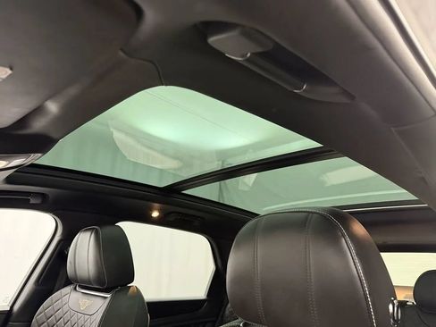 Used 2017 Bentley Bentayga AWD/4WD image 9