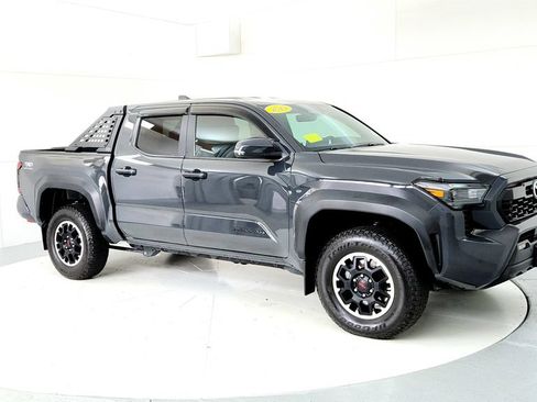 Used 2024 Toyota Tacoma TRD Off-Road w/ TRD Off Road Upgrade Package AWD/4WD image 7