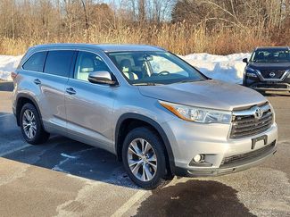 Used 2015 Toyota Highlander XLE video 3
