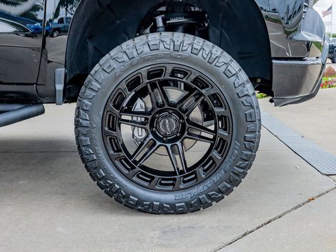 Used 2024 Chevrolet Silverado 1500 LT Trail Boss w/ LT Trail Boss Premium Package AWD/4WD image 12