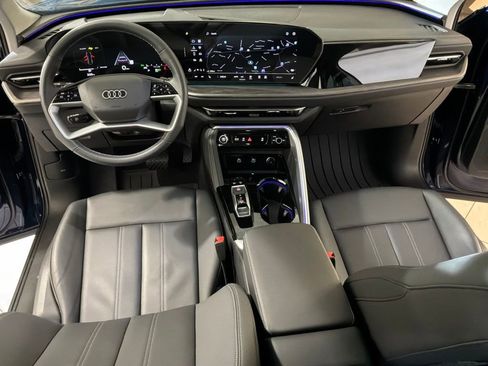 Used 2025 Audi Q5 Premium w/ Convenience Package image 11