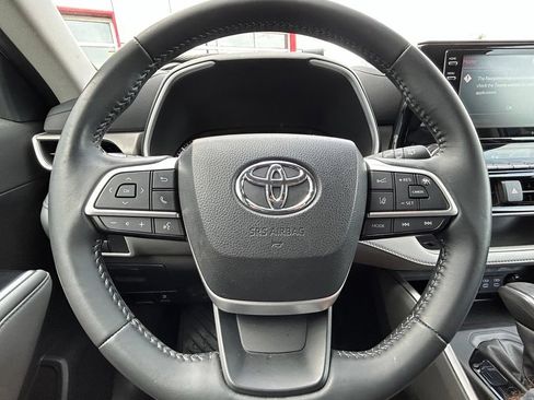 Used 2022 Toyota Highlander XLE AWD/4WD image 33