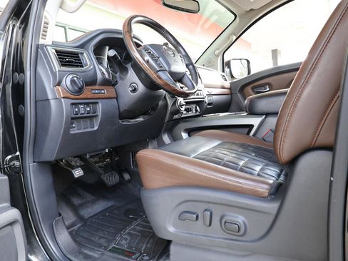 Used 2018 Nissan Titan Platinum Reserve w/ Platinum Utility Package image 40