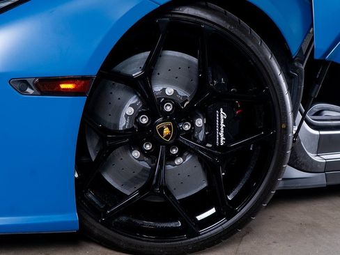 Used 2024 Lamborghini Revuelto image 19