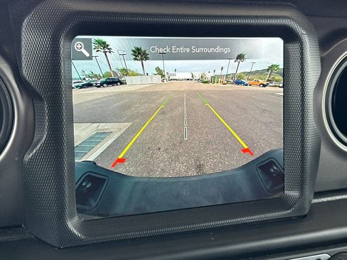 Used 2021 Jeep Gladiator Willys image 18