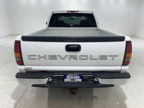 Used 2000 Chevrolet Silverado 2500 W/T w/ Firm Ride Suspension Pkg image 4