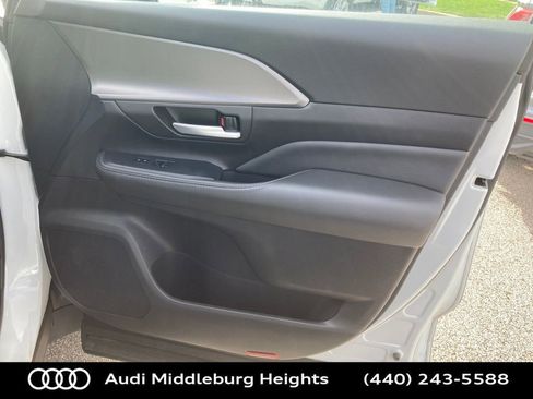 Used 2024 Toyota Grand Highlander XLE image 34