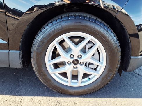 Certified 2024 Ford Edge SE image 9