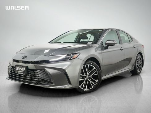 Used 2026 Toyota Camry XLE AWD/4WD image 1