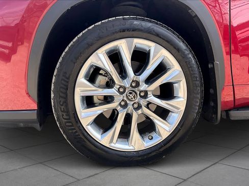 Used 2023 Toyota Highlander Limited image 11