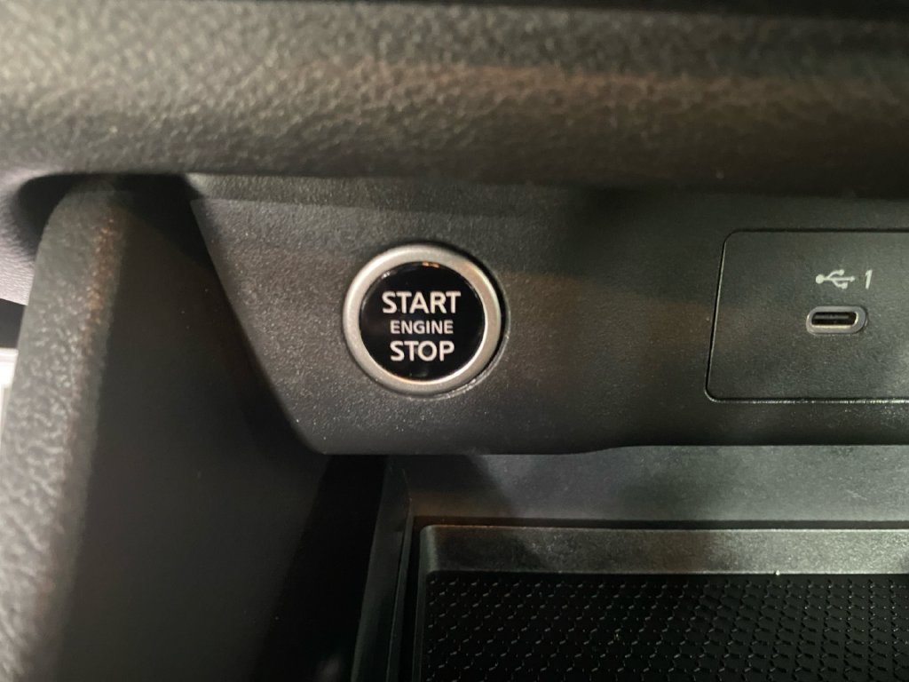 Used 2023 Nissan Rogue S AWD/4WD image 32