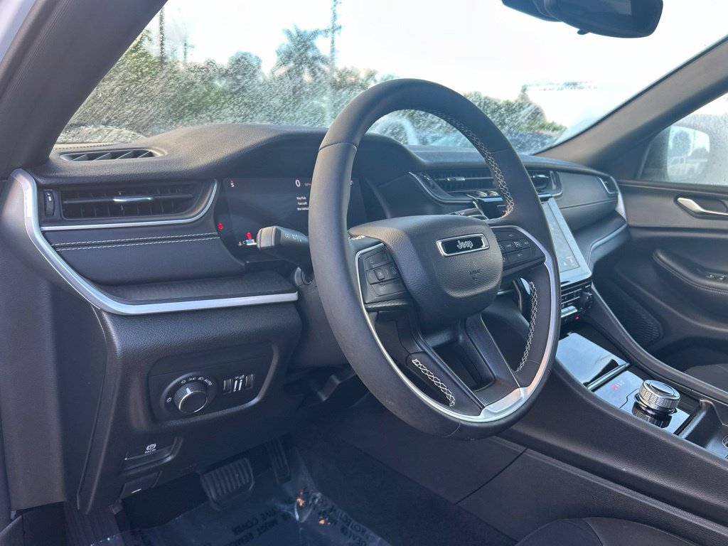 Used 2024 Jeep Grand Cherokee Laredo X w/ Luxury Tech Group I AWD/4WD image 13