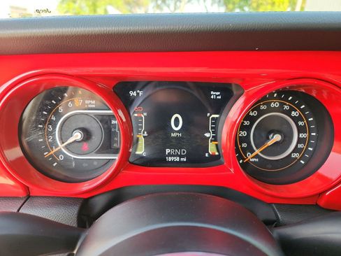Used 2022 Jeep Wrangler Unlimited Sahara w/ Cold Weather Group AWD/4WD image 12