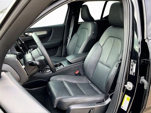 Used 2024 Volvo XC40 B5 Ultimate w/ Protection Package Premier image 18