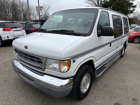 Used 2000 Ford E-150 and Econoline 150 image 2