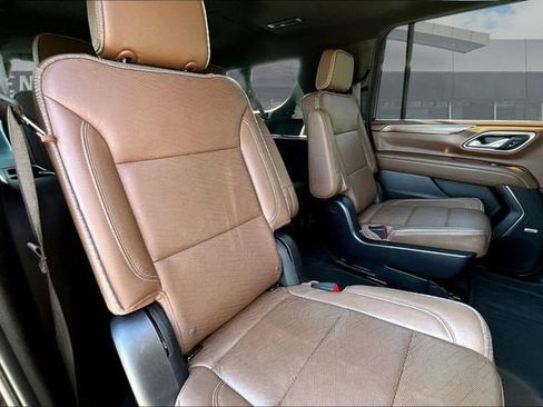 Certified 2023 Chevrolet Suburban High Country AWD/4WD image 28