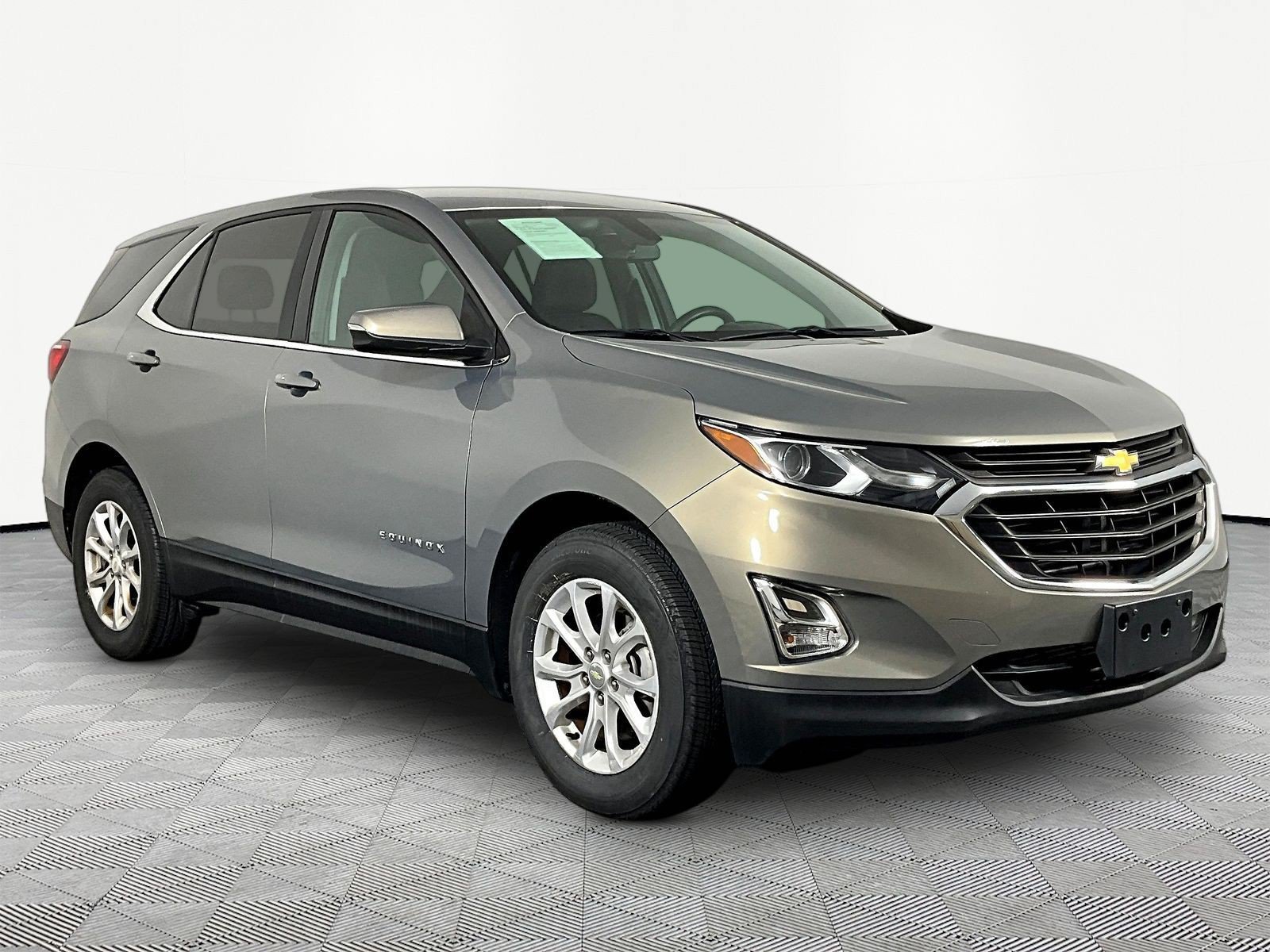 Used 2018 Chevrolet Equinox LT FWD image 3