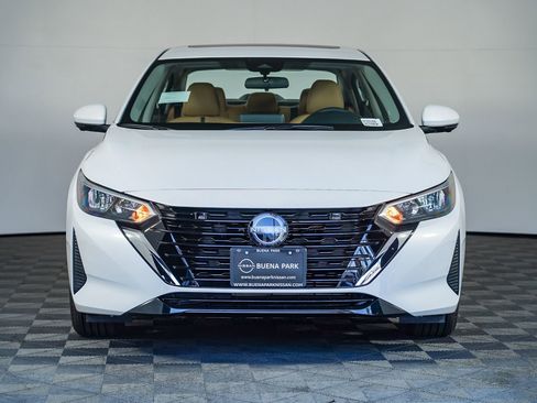 Used 2025 Nissan Sentra SV w/ SV Premium Package image 2