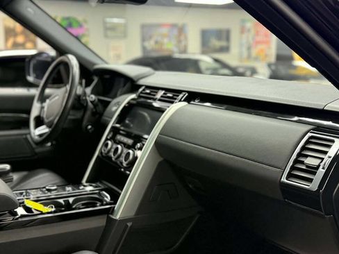 Used 2019 Land Rover Discovery HSE image 14