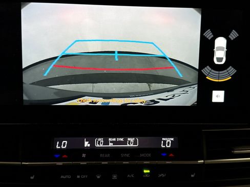 Used 2025 Toyota Sienna XLE w/ XLE Plus Package FWD image 11
