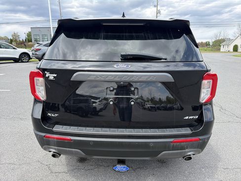 Used 2022 Ford Explorer XLT w/ Equipment Group 202A AWD/4WD image 4