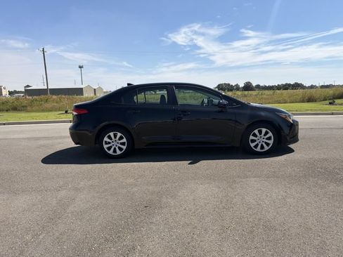 Used 2025 Toyota Corolla LE FWD image 6