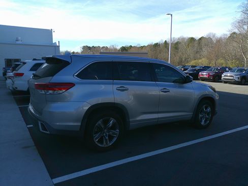 Used 2019 Toyota Highlander Limited Platinum image 6