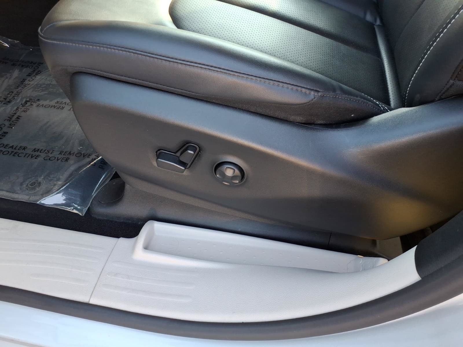 Used 2024 Chrysler Pacifica Touring-L FWD image 11