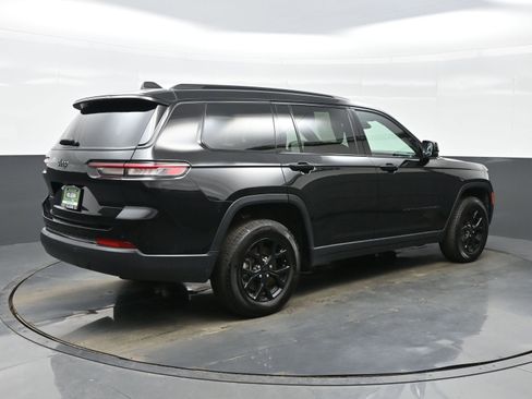 Used 2024 Jeep Grand Cherokee L Altitude image 6