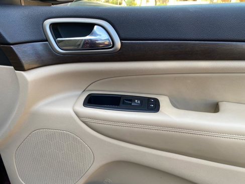 Used 2016 Jeep Grand Cherokee Laredo image 47