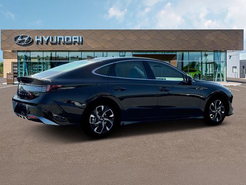 Certified 2025 Hyundai Sonata SEL AWD/4WD image 8