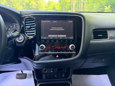 Used 2020 Mitsubishi Outlander AWD image 21