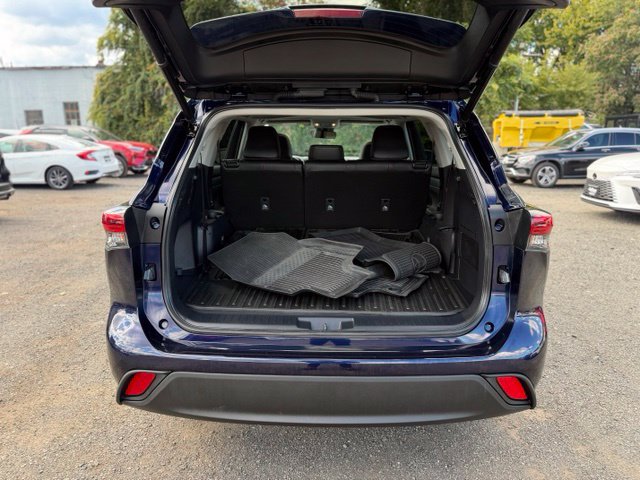 Used 2023 Toyota Highlander XLE AWD/4WD image 11