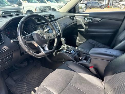 Used 2019 Nissan Rogue SV w/ Premium Package FWD image 7