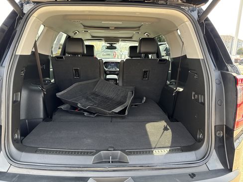 Used 2023 GMC Acadia SLT w/ Elevation Edition image 15