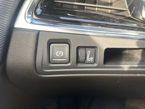 Used 2023 Cadillac XT6 Premium Luxury image 31