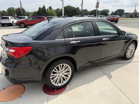 Used 2011 Chrysler 200 Limited FWD image 7