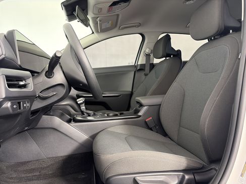 Used 2025 Kia K4 FWD image 6