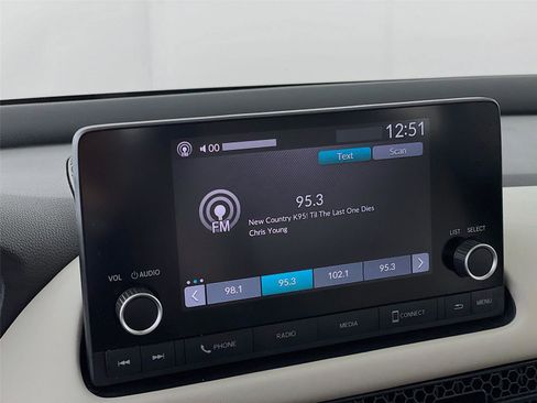 Used 2023 Honda HR-V LX image 17