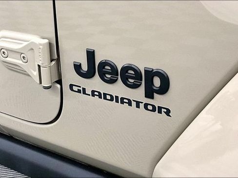 Used 2022 Jeep Gladiator Sport AWD/4WD image 37