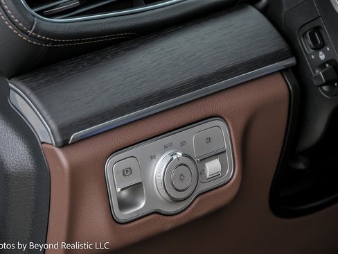 Used 2024 Mercedes-Benz GLS 450 4MATIC w/ AMG Line Exterior image 36