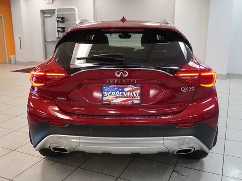 Used 2017 INFINITI QX30 Premium w/ Navigation Package AWD/4WD image 9