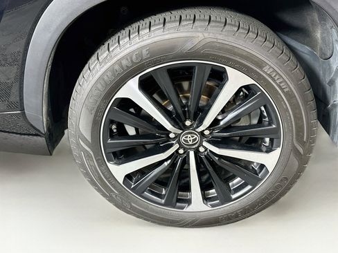 Used 2022 Toyota Highlander XSE FWD image 11