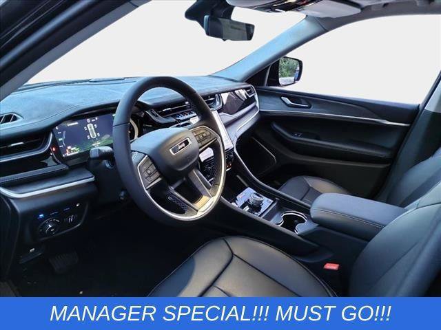 Used 2024 Jeep Grand Cherokee Limited 4xe w/ Luxury Tech Group II AWD/4WD image 11