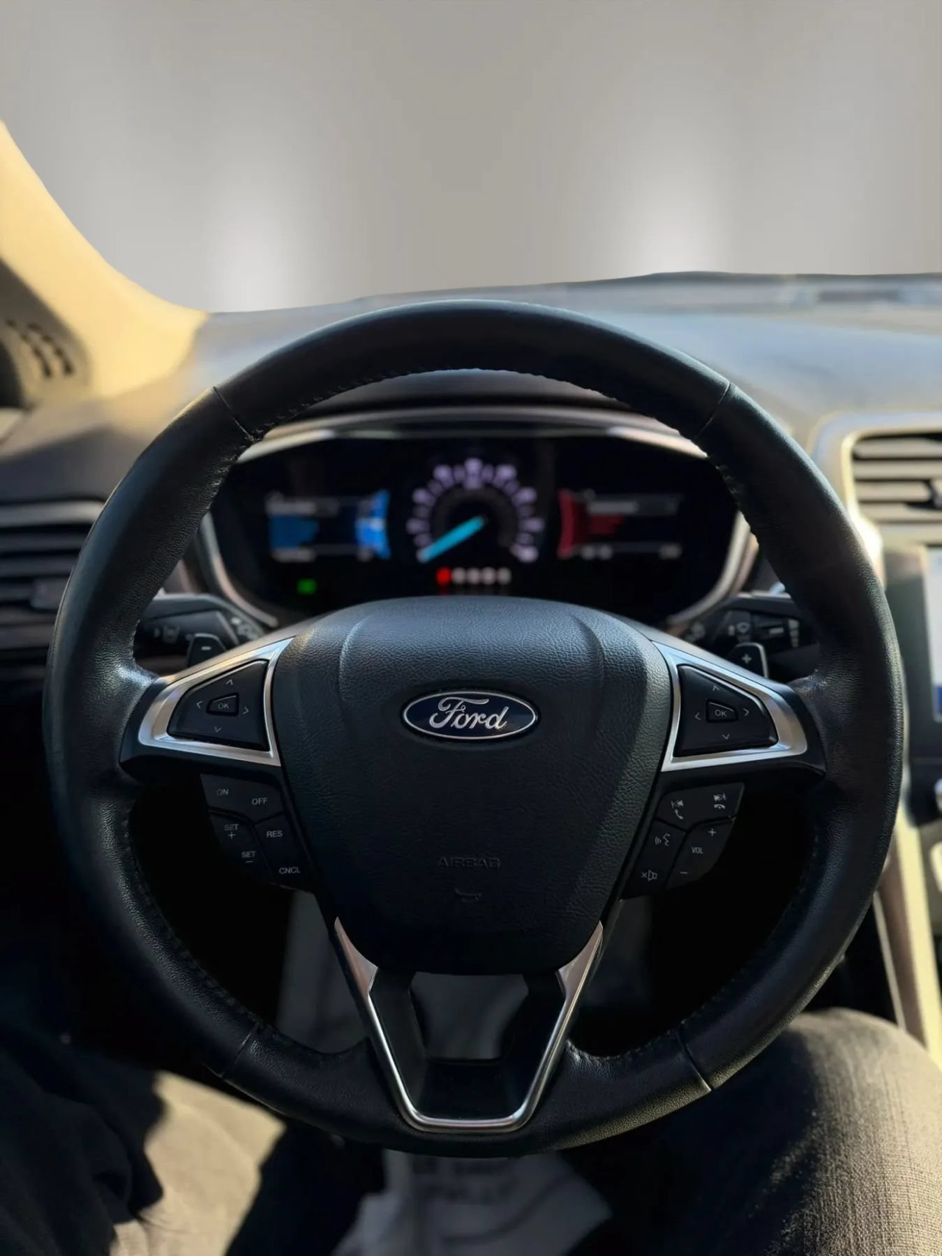 Used 2019 Ford Fusion SEL FWD image 13